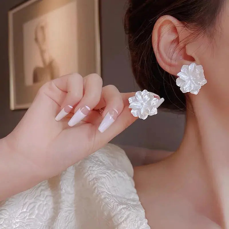 White Shell Flower Pearl Hoop Earrings – Korean Elegant Zircon Jewelry for Women HypeNvibes